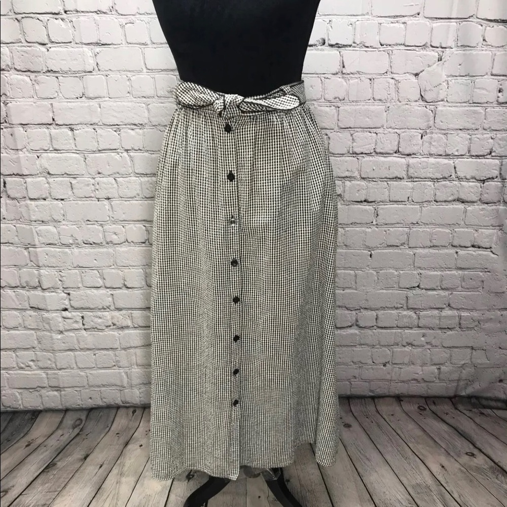 Black white plaid skirt